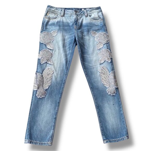 Miss Me Boyfriend Light Wash Ankle Floral Embroidered Jeans - Picture 2 of 14